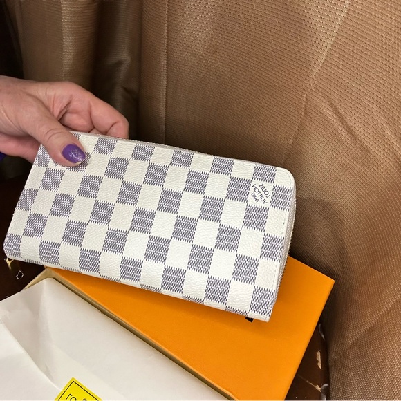 Checkered Wallet - Picture 3 of 6